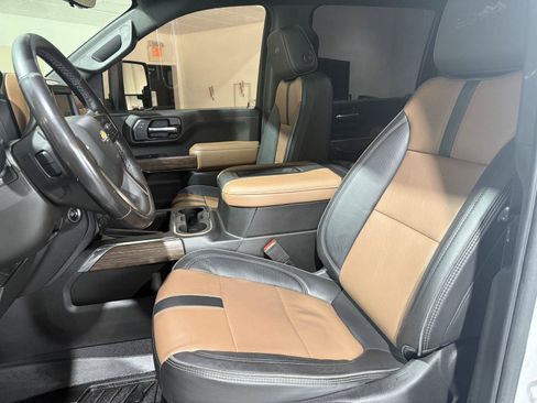Used 2022 Chevrolet Silverado 2500 High Country w/ Z71 Off-Road Package AWD/4WD image 21