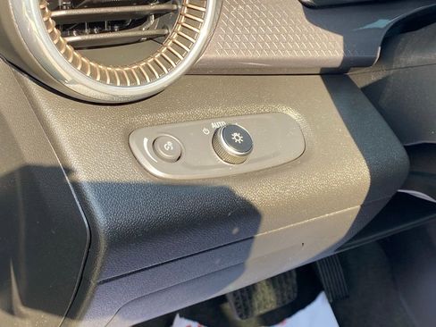 Used 2025 Chevrolet Trax ACTIV w/ Sunroof Package image 12