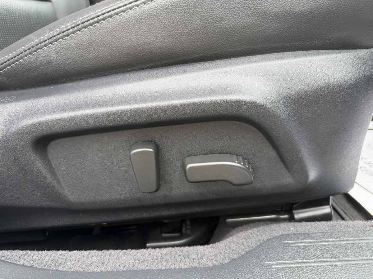 Used 2017 Subaru Legacy 2.5i Limited AWD/4WD image 27