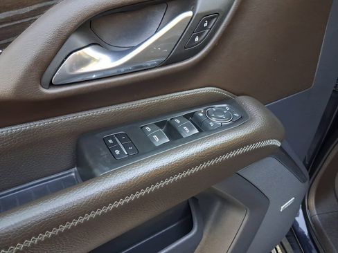 Used 2023 GMC Yukon Denali RWD image 18