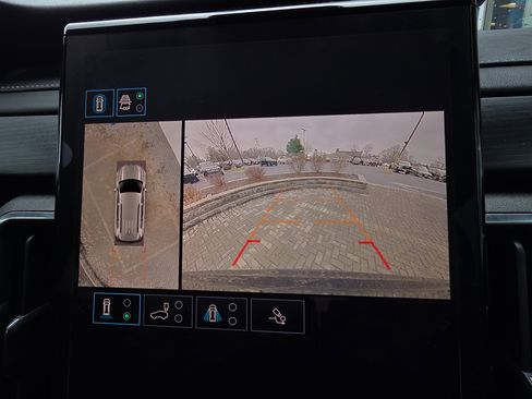 Used 2025 GMC Acadia Elevation image 30