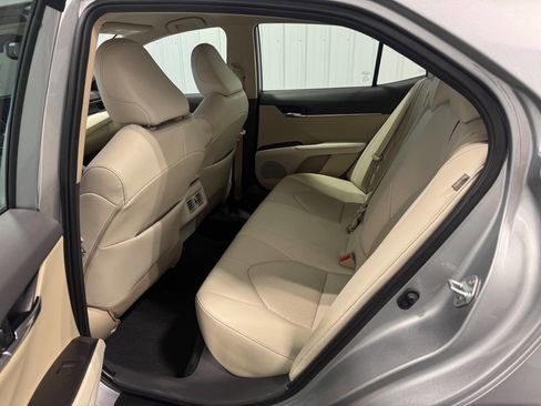 Used 2022 Toyota Camry XLE image 12