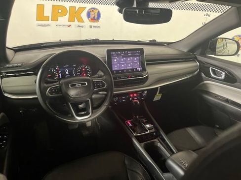 Used 2023 Jeep Compass Limited AWD/4WD image 11