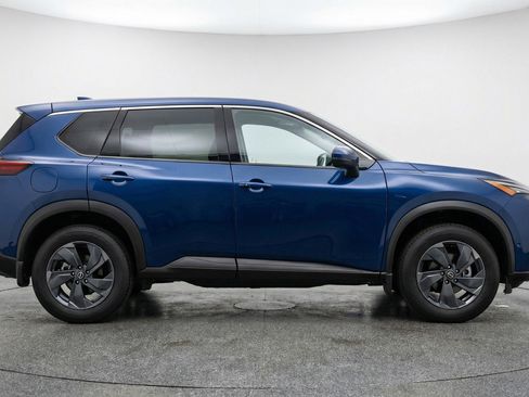 Used 2025 Nissan Rogue SV AWD/4WD image 11