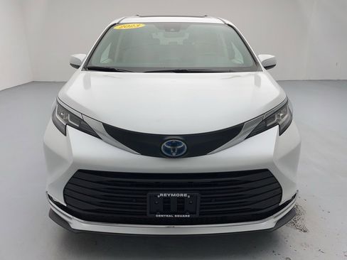 Used 2023 Toyota Sienna XLE image 4