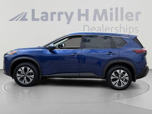 Used 2021 Nissan Rogue SV w/ Premium Package FWD image 2
