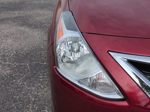 Certified 2017 Nissan Versa SV FWD image 10