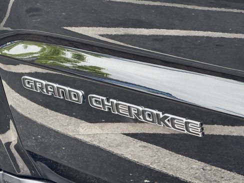 Used 2020 Jeep Grand Cherokee Limited w/ Luxury Group II RWD image 25