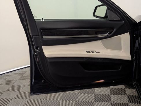 Used 2015 BMW 750Li RWD image 55