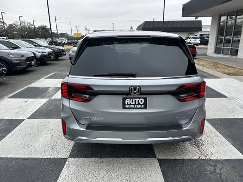 Used 2025 Honda Odyssey Elite image 4
