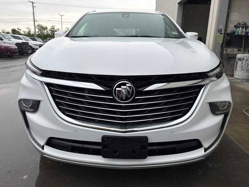 Used 2024 Buick Enclave Premium image 2