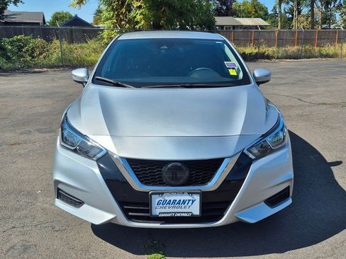 Used 2021 Nissan Versa SV image 2