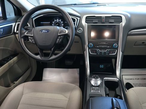 Used 2019 Ford Fusion SE AWD/4WD image 9