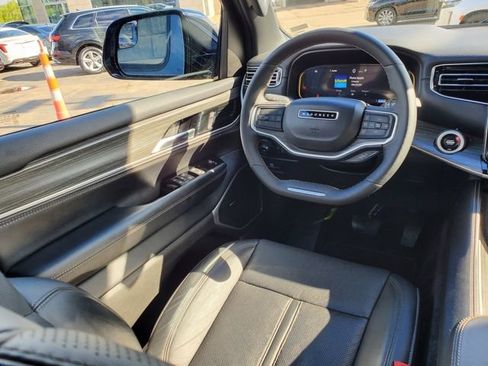 Used 2024 Jeep Wagoneer Series III image 8