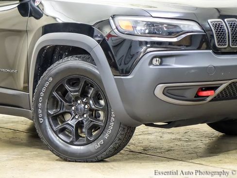 Used 2019 Jeep Cherokee Trailhawk AWD/4WD image 4