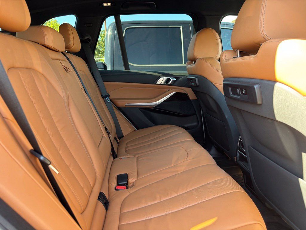 Used 2019 BMW X5 xDrive40i w/ Premium Package 2 AWD/4WD image 24