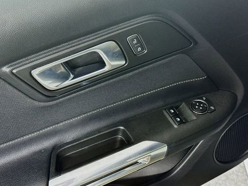 Used 2022 Ford Mustang Coupe RWD image 18