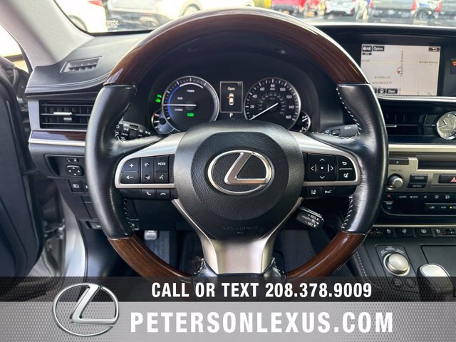 Used 2016 Lexus ES 300h w/ Luxury Package w/Wood Trim FWD image 24