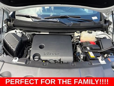 Used 2022 Chevrolet Traverse LT FWD image 11