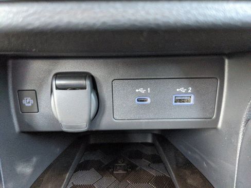 New 2025 Nissan Versa SR w/ Trunk Package FWD image 22