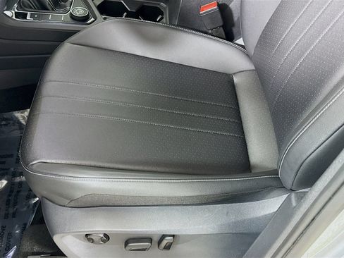 Certified 2023 Volkswagen Tiguan SE AWD/4WD image 12