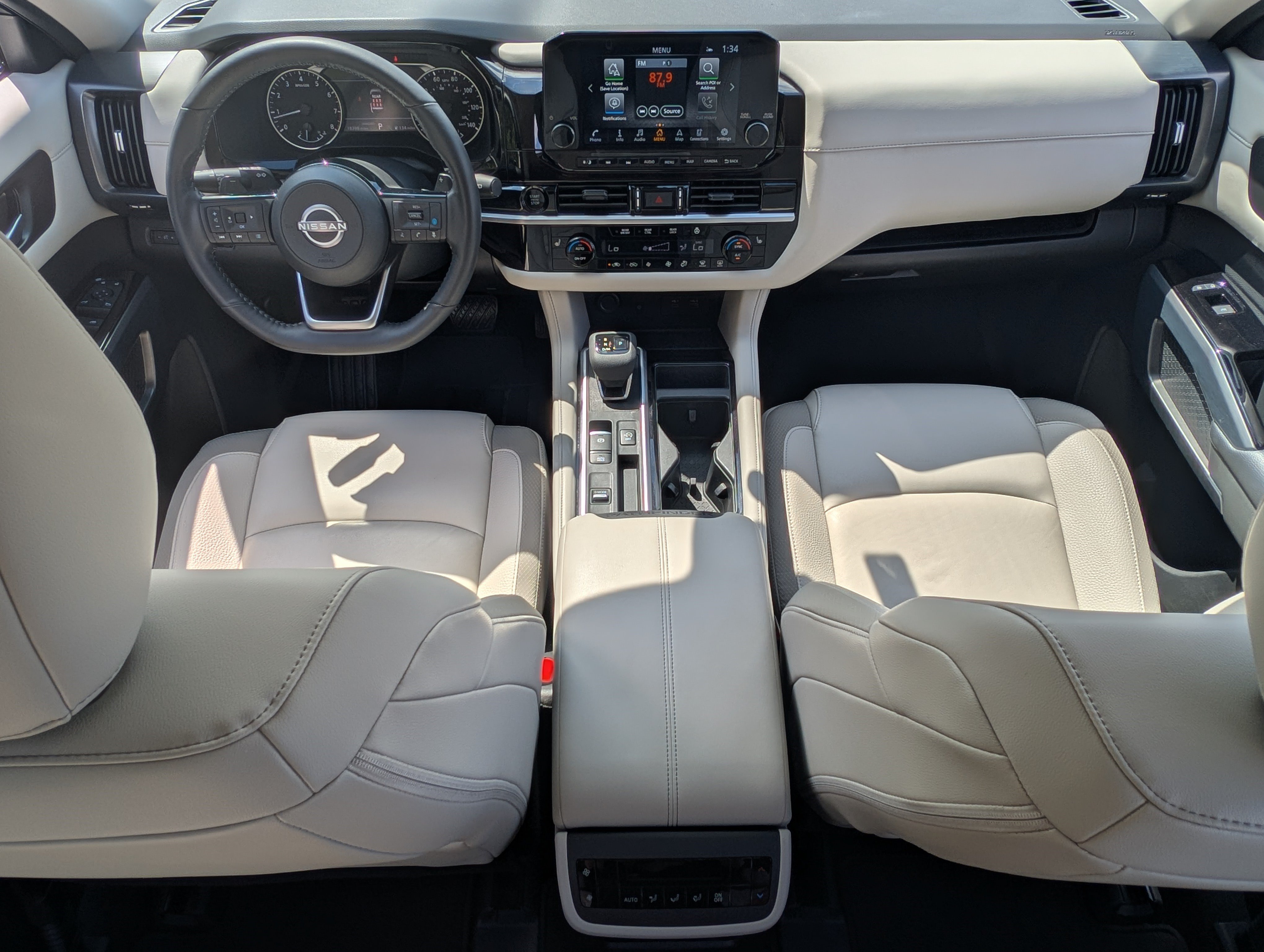 Used 2025 Nissan Pathfinder SL FWD image 23