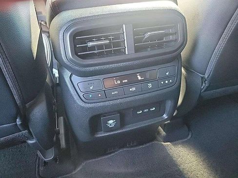 Used 2025 Honda Pilot Black Edition image 34
