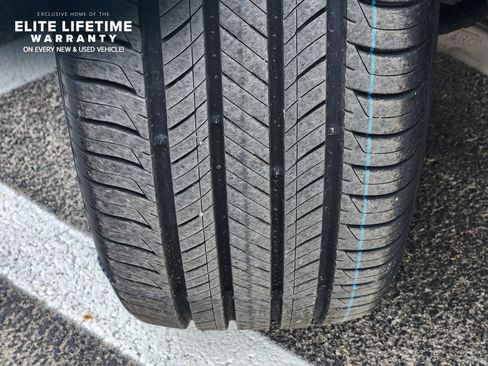 Used 2024 Ford Explorer XLT w/ Equipment Group 202A RWD image 11