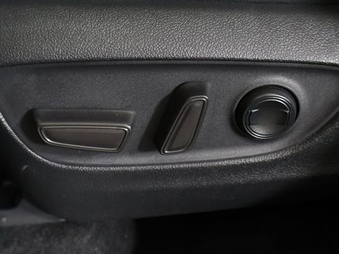 Used 2020 Toyota Highlander Limited image 32