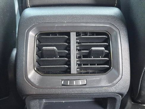 Used 2022 Volkswagen Tiguan SE w/ Panoramic Sunroof Package FWD image 16