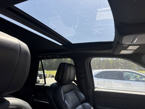Used 2025 Lincoln Navigator Reserve w/ Jet Appearance Package image 8