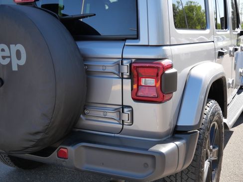 Used 2021 Jeep Wrangler Unlimited Sahara AWD/4WD image 17