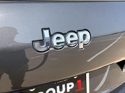 Used 2023 Jeep Grand Cherokee L Limited w/ Luxury Tech Group II AWD/4WD image 31