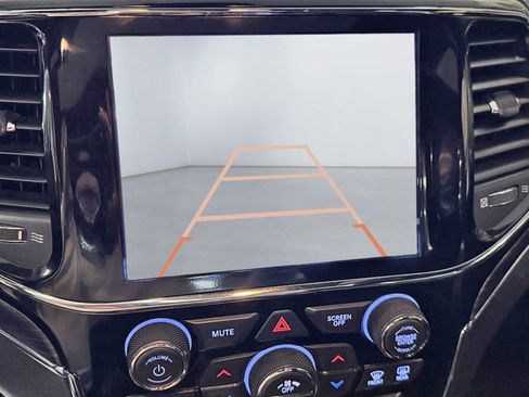 Used 2019 Jeep Grand Cherokee Limited AWD/4WD image 19