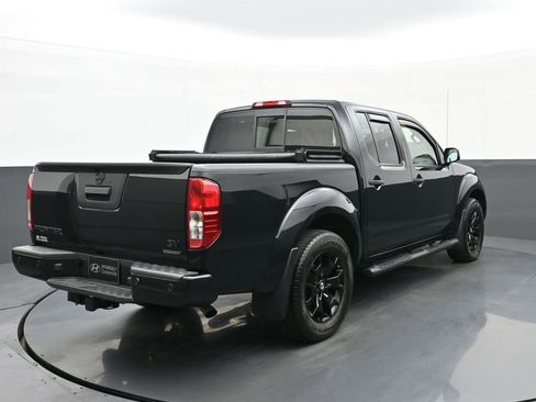 Used 2020 Nissan Frontier SV w/ Midnight Edition Floor Mats image 3