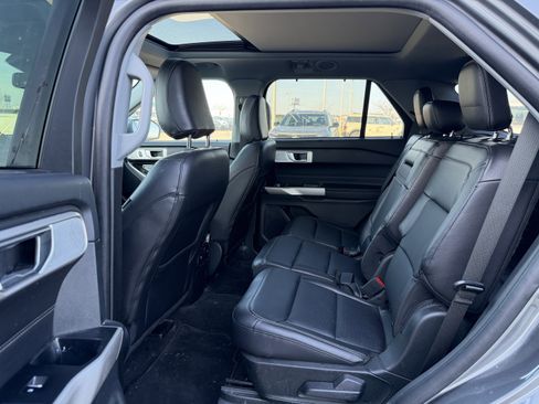 Used 2023 Ford Explorer Limited w/ Limited Technology Package image 8