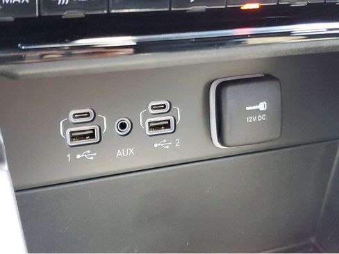 Used 2025 Jeep Grand Cherokee Limited w/ Black Appearance Package image 23