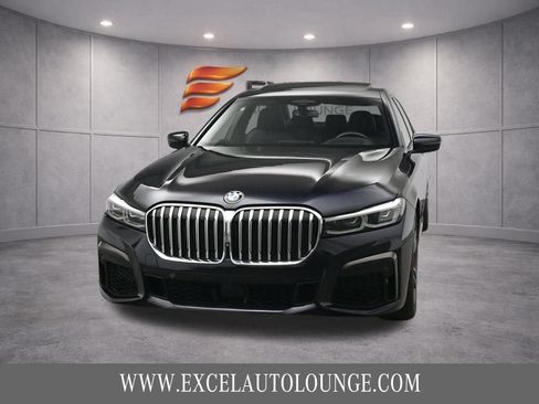Used 2020 BMW 750i xDrive w/ M Sport Package AWD/4WD image 12