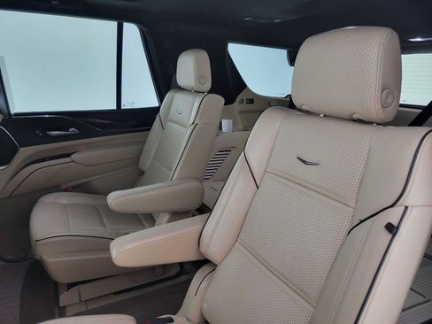 Used 2024 Cadillac Escalade Premium Luxury w/ LPO, Floor Liner Package AWD/4WD image 18
