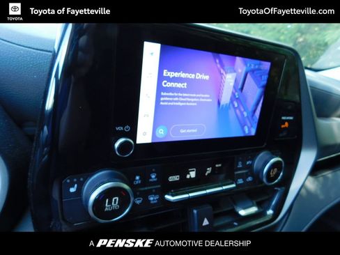 Used 2023 Toyota Highlander XLE AWD/4WD image 7