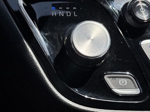 Used 2025 Chrysler Pacifica Select FWD image 37