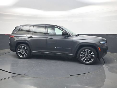Used 2023 Jeep Grand Cherokee Overland w/ Advanced Protech Group III AWD/4WD image 4