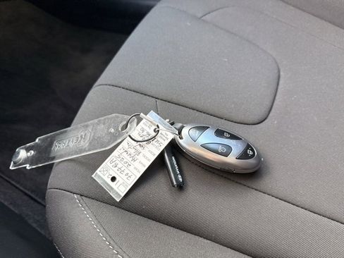 Used 2025 Hyundai Elantra Blue image 28