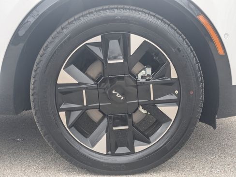 Used 2026 Kia Sportage SX image 11