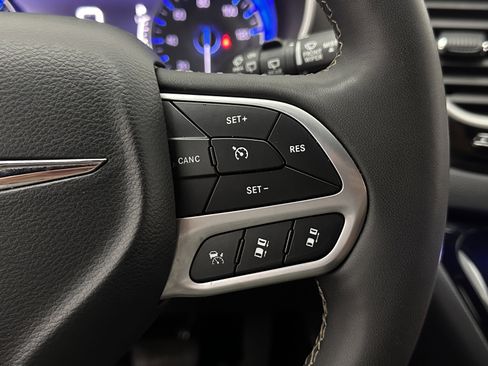 Used 2025 Chrysler Pacifica Select FWD image 21
