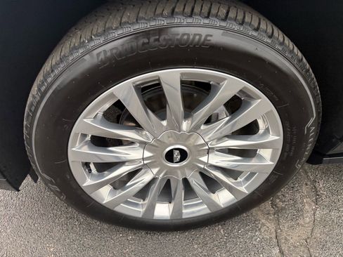 Used 2023 Cadillac Escalade Premium Luxury w/ Performance Package image 10