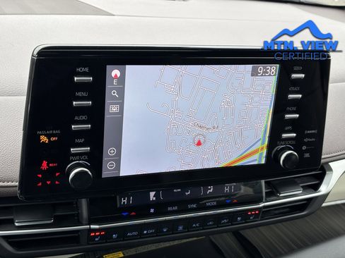 Used 2021 Toyota Sienna Platinum image 5