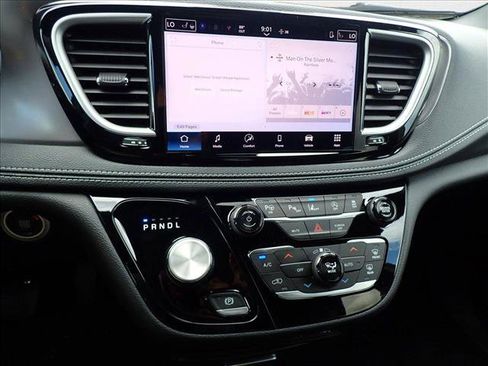 New 2025 Chrysler Pacifica Select image 19