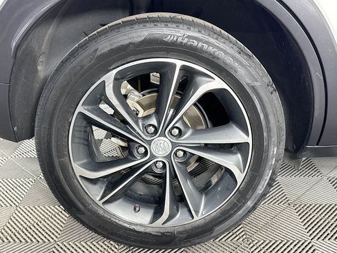 Used 2022 Buick Encore GX Essence FWD image 31