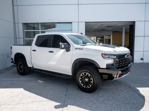 Used 2023 Chevrolet Silverado 1500 ZR2 image 3